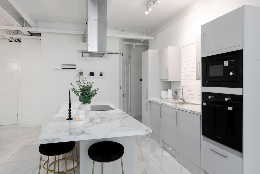 Luxury, Open Plan Apartment Bradford  Kültér fotó